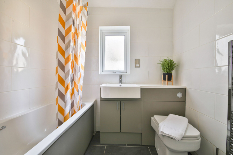 Bathroom 4, Tranquil 3-bed Home in Cardiff, Cardiff