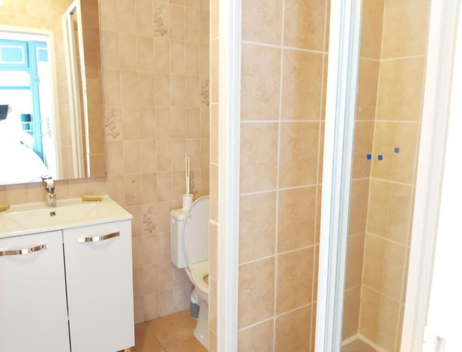 Bathroom 5, Vichy Sejour, Allier
