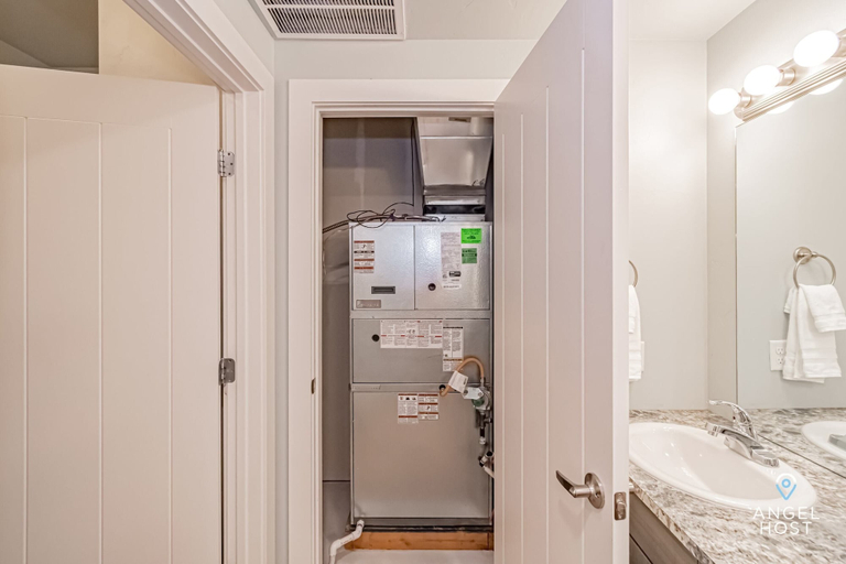 Bathroom 2, Bringham's Mill Apartments, Madison