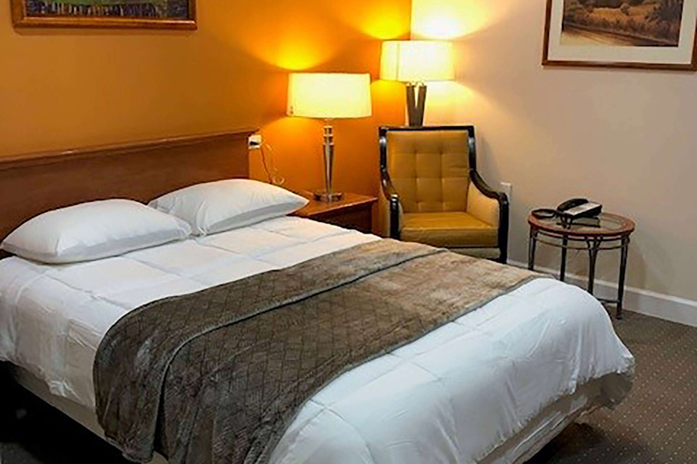 Bedroom 3, Howard Johnson by Wyndham Ridgecrest, CA, Kern