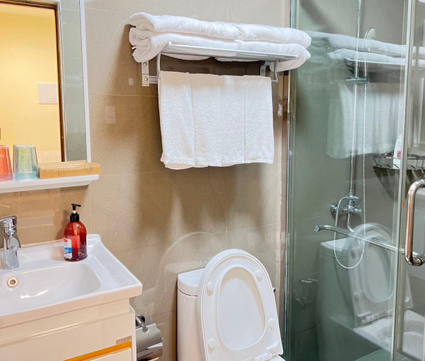 Bathroom 4, Invincible sea view room, Manila City