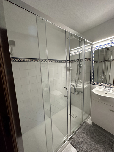 Bathroom 3, Casa da Cerca, Sabugal