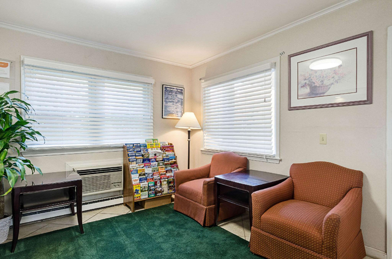 Public Area 2, Econo Lodge Sturbridge Route 20, Worcester