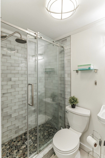 Bathroom 4, 228 Catherine Street, Philadelphia