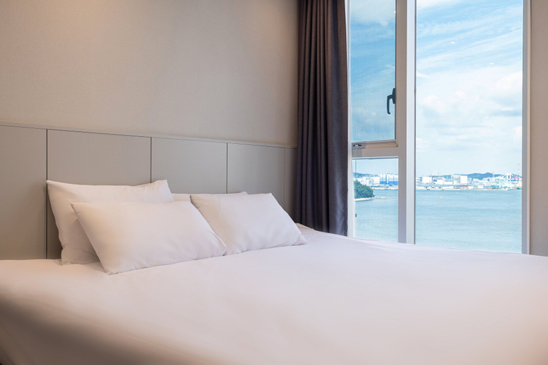 Bedroom 3, Ocean Park 9, Jung