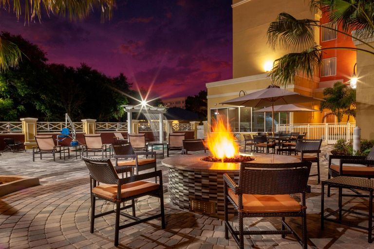 Food & Drinks 5, Courtyard by Marriott DeLand Historic Downtown, Volusia