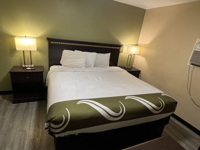 Bedroom 3, Country Inn-Giddings, Lee