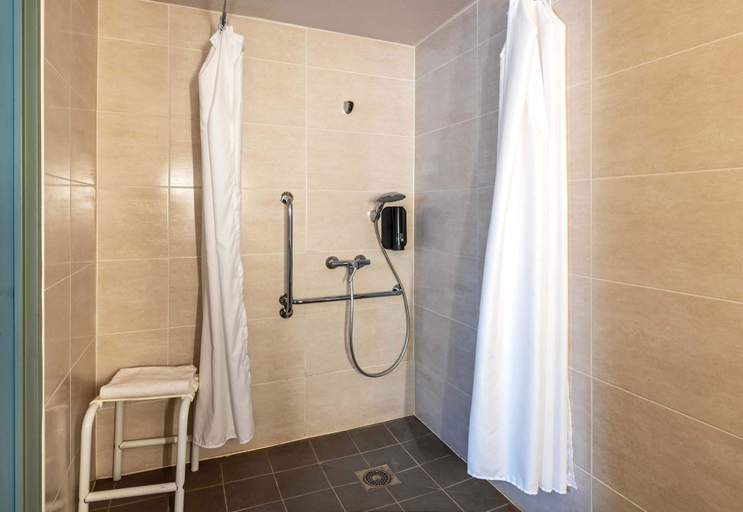 Bathroom 4, B&B HOTEL Morlaix, Finistère
