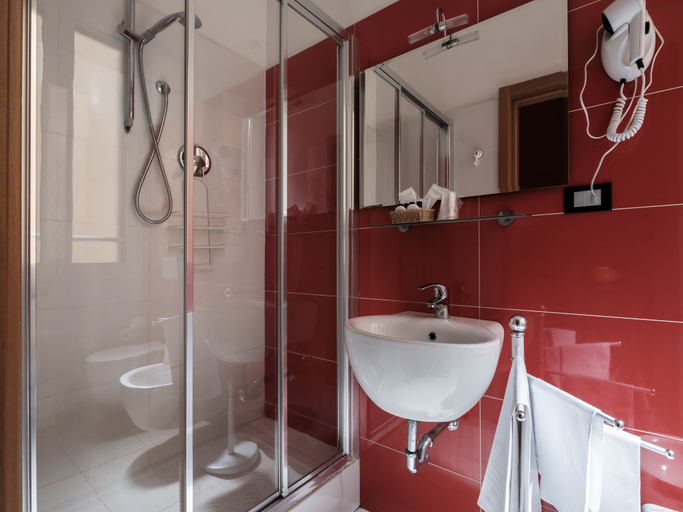 Bathroom 5, Hotel Accademia, Bologna