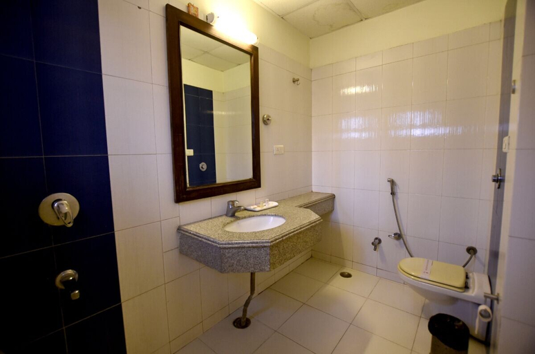 Bathroom, Hotel Sonia, Udham Singh Nagar