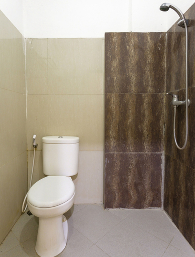 Bathroom 3, OYO 3343 Sunrise Hotel, Banjarbaru