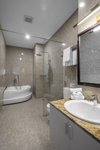 Bathroom 5, New Life Dalat Hotel, Đà Lạt