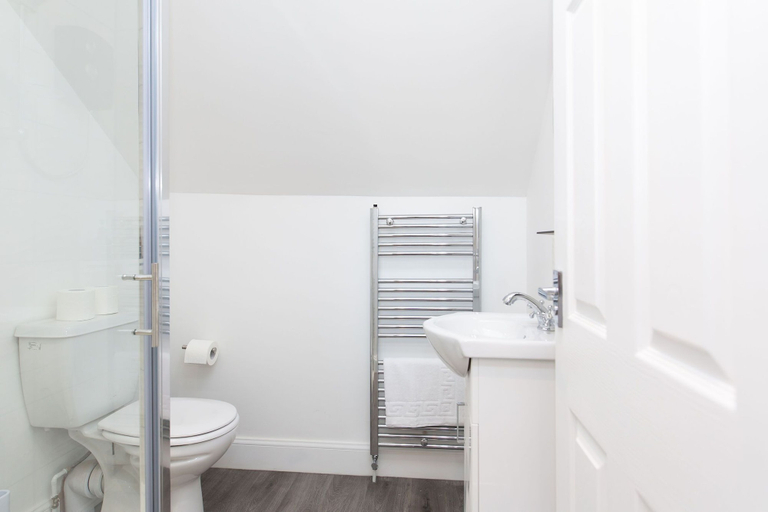 Bathroom 4, Central Flats in Cardiff with Parking, Cardiff