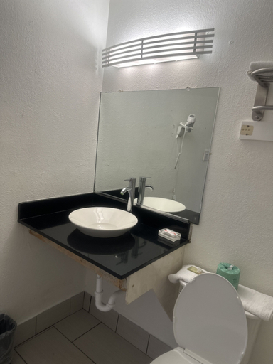 Bathroom 4, Whispering Pines Motel, Buncombe