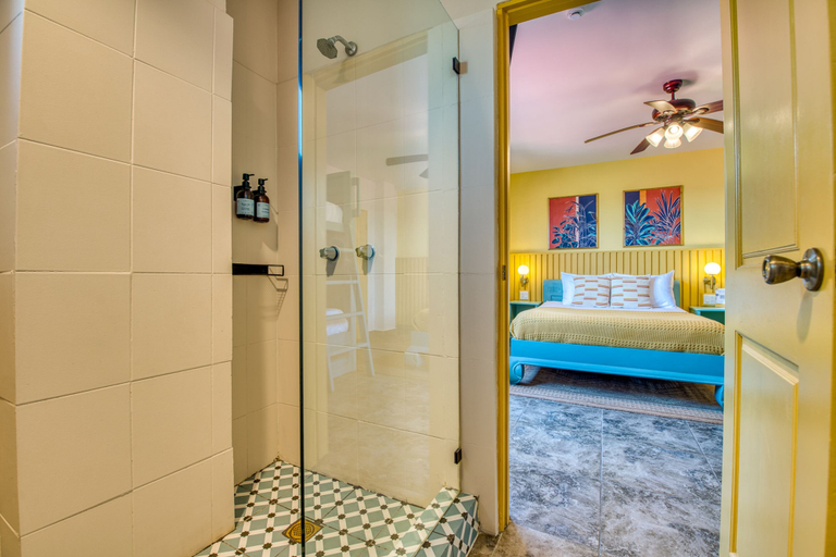 Bathroom 3, Bocas Paradise Hotel, Bocas del Toro