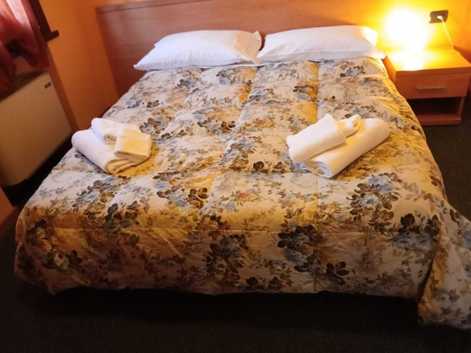 Others 4, Albergo al Gallo, Verona