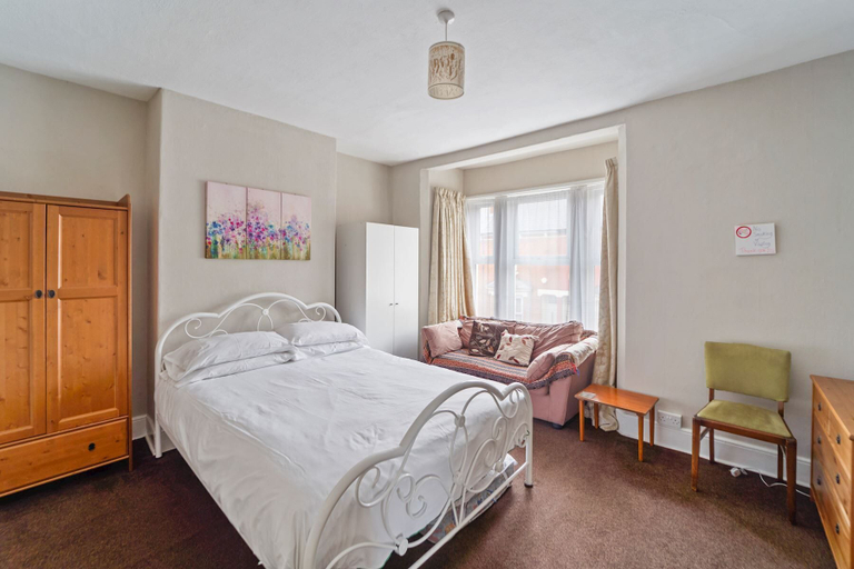 Bedroom 2, 4 Bed Homely Retreat - Wolverhampton, Wolverhampton