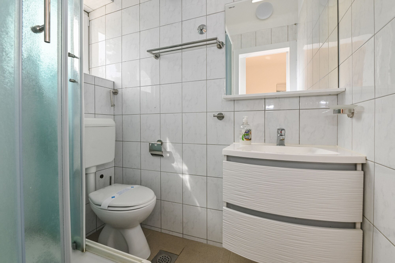 Bathroom 4, Seagull Apartments & Studios, Novalja