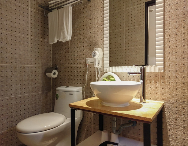 Bathroom 4, CHECK inn Express Taipei Station, Taipei City