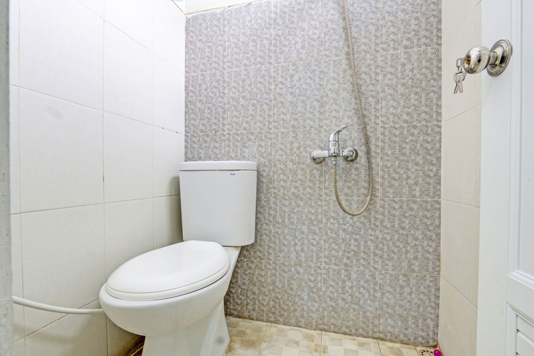 Bathroom 3, Hotel O Griya Lestari Pati 2, Pati