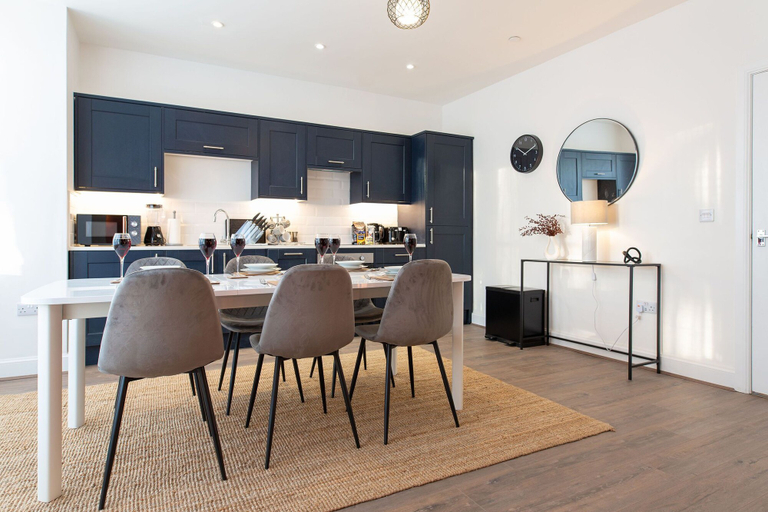 Others 5, Central Flats in Cardiff with Parking, Cardiff
