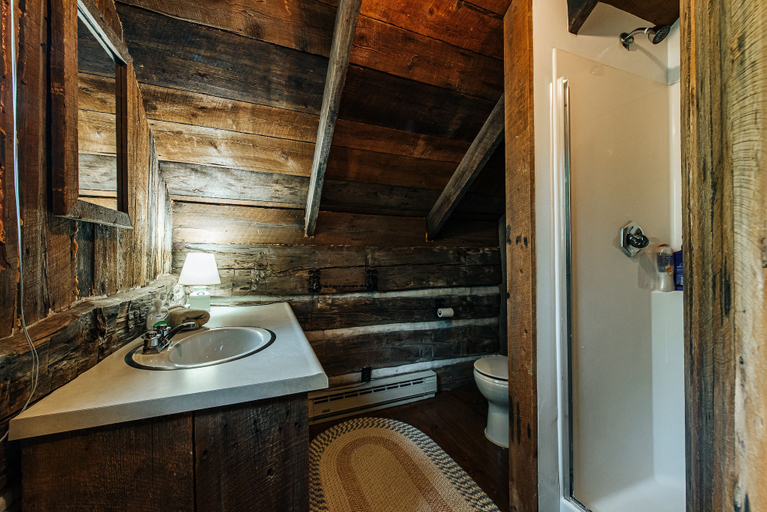 Bathroom 4, Uncle Tom's 3BDR Cabin For Nature Lover, Crawford