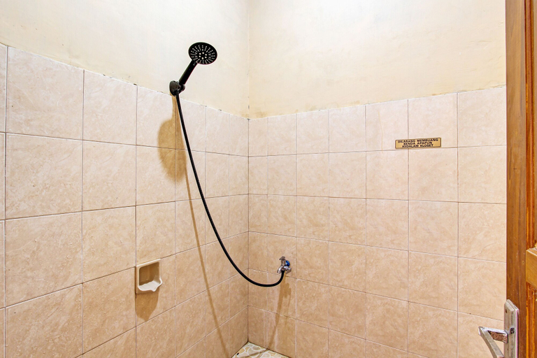 Bathroom, Hotel O 4 Saudara Hotel, Semarang