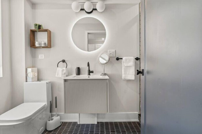 Bathroom 3, E Passyunk Ave 1BR Gem Prime Location, Philadelphia