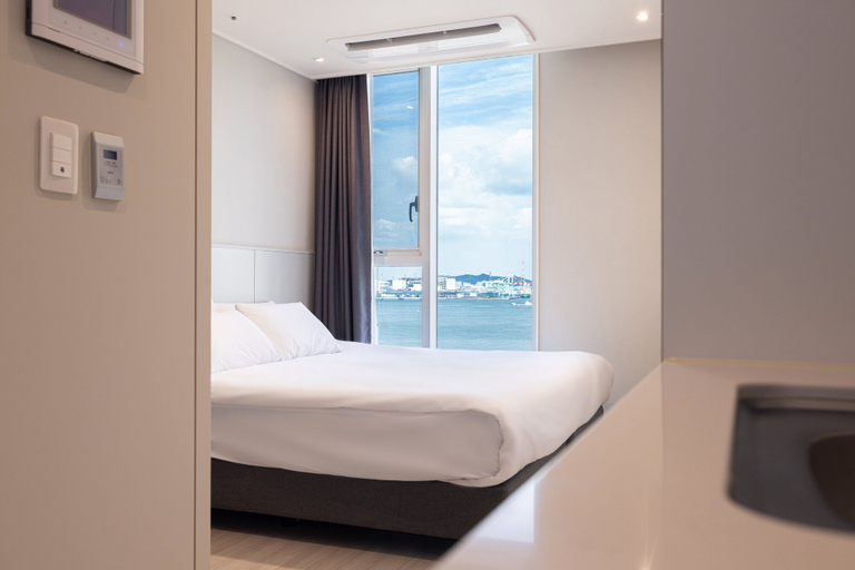 Bedroom 4, Ocean Park 9, Jung