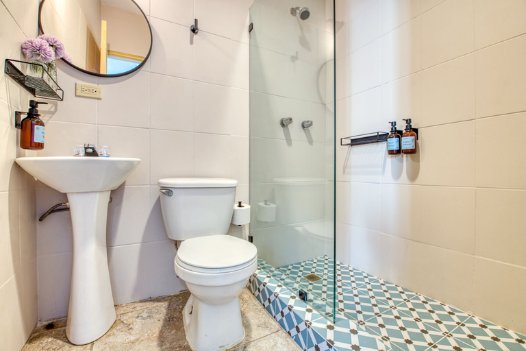 Bathroom 4, Bocas Paradise Hotel, Bocas del Toro