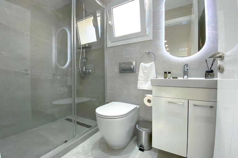 Bathroom 3, Phaedrus Living: Limnaria Luxury Flat Vine 121