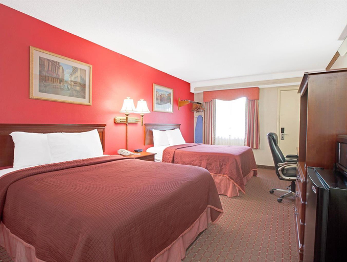 Bedroom 3, Travelodge by Wyndham Parsippany, Morris