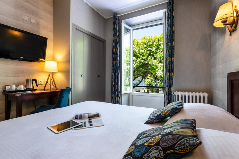 Bedroom 2, Hotel Beau Rivage, Savoie