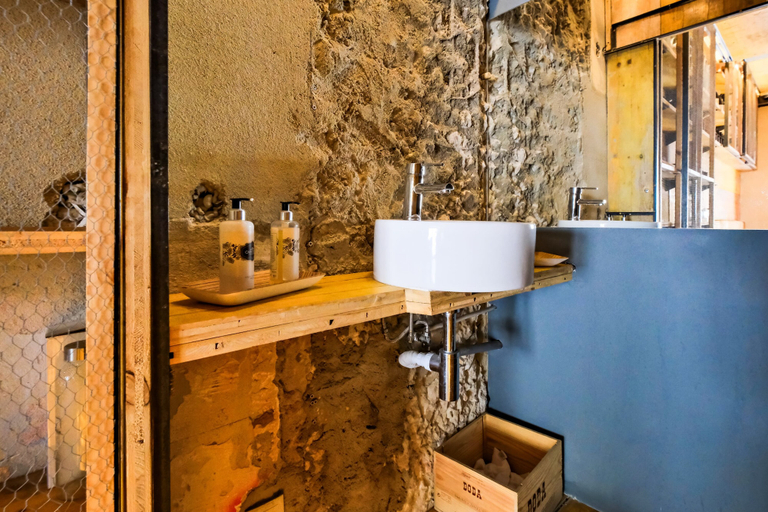 Bathroom 3, Chiado Arty flats, Lisbon