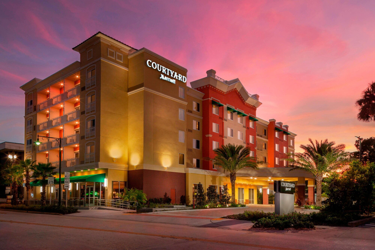 Exterior & Views 2, Courtyard by Marriott DeLand Historic Downtown, Volusia