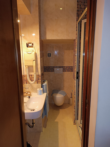 Bathroom 5, Hotel Ipanema, Messina