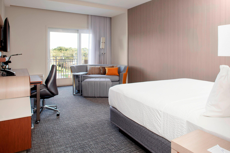 Bedroom 3, Courtyard by Marriott DeLand Historic Downtown, Volusia