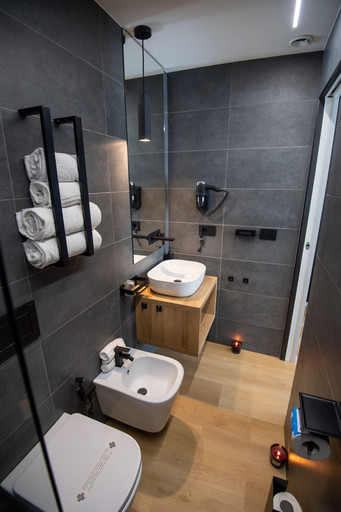 Bathroom 3, Contemporaneamente 147, Bari
