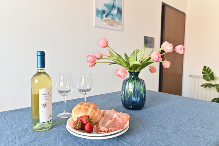 Food & Drinks 5, IzzHome Maris, Cagliari