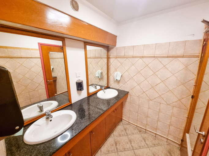 Bathroom 4, Unique City Hostel 100 meters from Beach, Larnaca