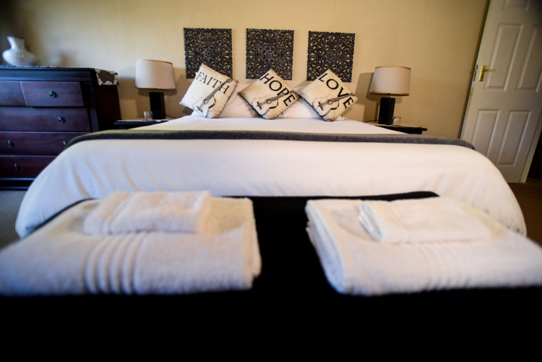 Bedroom 2, Bulembu Country Lodge, Pigg's Peak