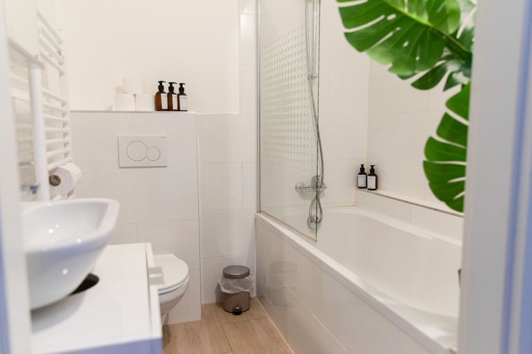 Bathroom 3, City Apartment - 5 min to Metro, Wien
