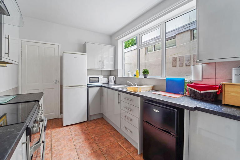 Others 4, 4 Bed Homely Retreat - Wolverhampton, Wolverhampton