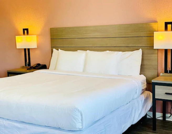 Bedroom 5, Econo Lodge Inn and Suites Abilene, Taylor