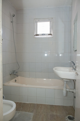 Bathroom 3, Lakers Bed and Breakfast, Gandaki