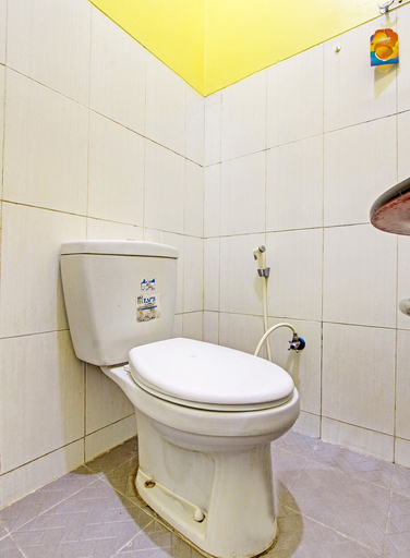 Bathroom, Hotel O Umi Rahayu Guesthouse, Semarang