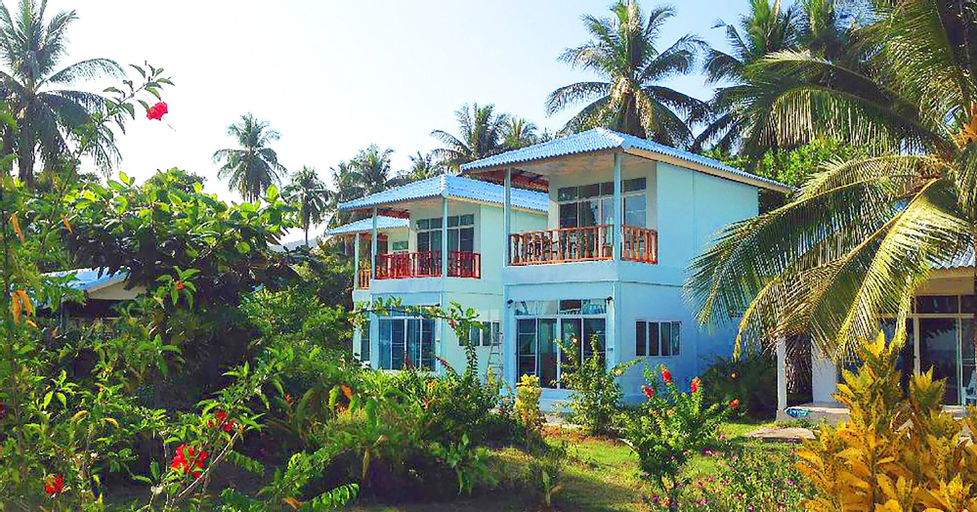 Exterior 12