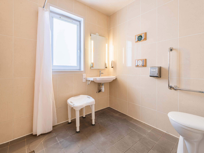 Bathroom 4, B&B HOTEL Strasbourg Sud Ostwald, Bas-Rhin