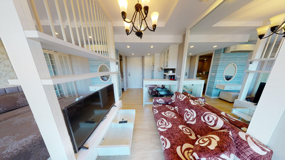 COZY near beach 200m.& rooftop pool, Muang Chon Buri
