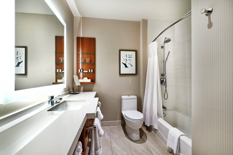 Bathroom 5, Delta Hotels by Marriott Dartmouth, Halifax